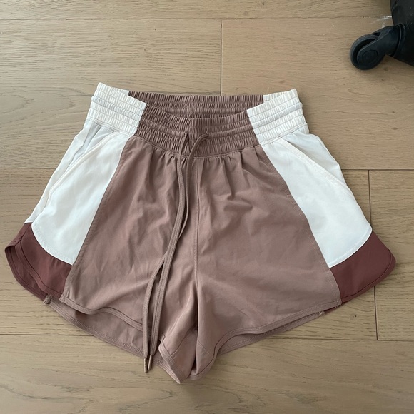 Abercrombie & Fitch NWT A&F YPB MotionTEK High Rise Lined Workout Short - Picture 1 of 3